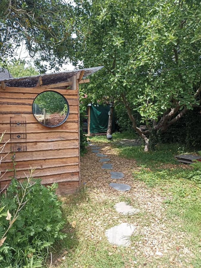 L'Echappee Au Jardin, Yourte Bucolique Godinne Exteriér fotografie